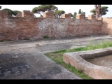 08477 ostia - regio v - insula iii - caseggiato dei lottatori (v,iii,1) (haus der ringer) - perystilium - bli ri suedwesten - 01-2024.jpg